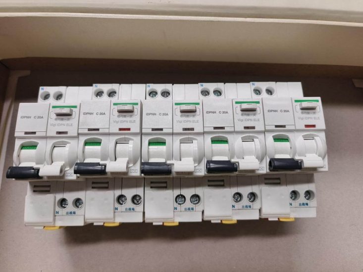 Row of miniature circuit breakers with residual current protection