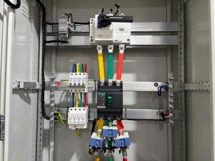 busbar system layout inside a power distribution cabinet