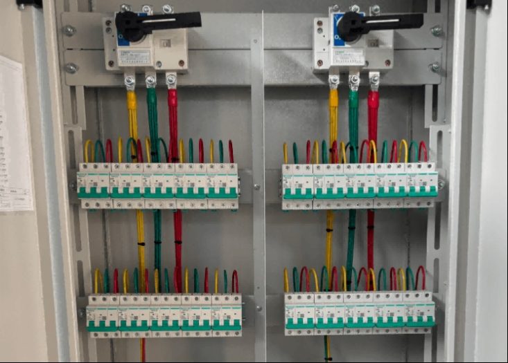 circuit breaker used in electrical distribution panel