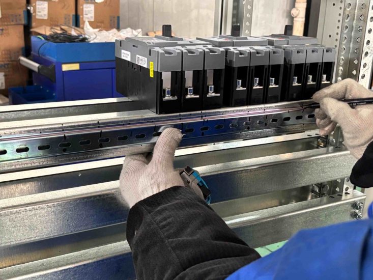 molded case circuit breaker installation work